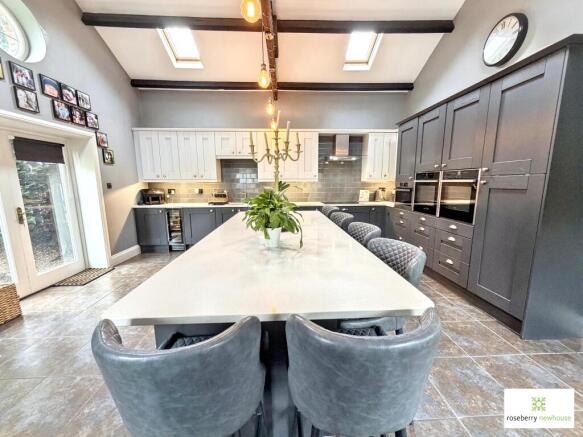 4 bed Detached for sale Image 5
