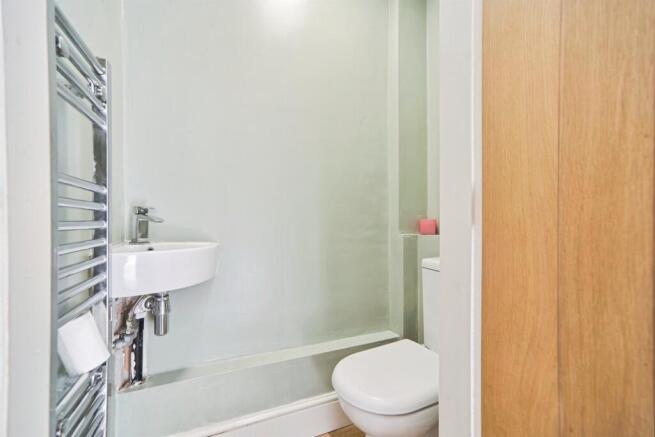 5 bed Semi-Detached for sale Image 6