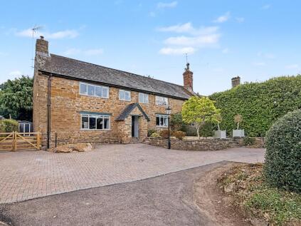 Manor Farm House, 61 Orchard Street, Drayton, Daventry, NN11 9EU