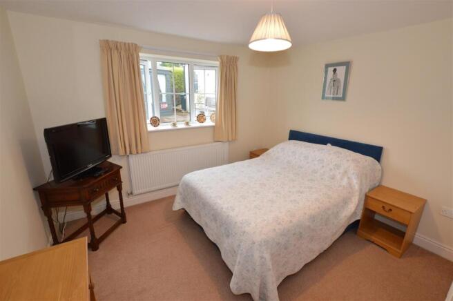 2 bed Detached Bungalow for sale Image 5