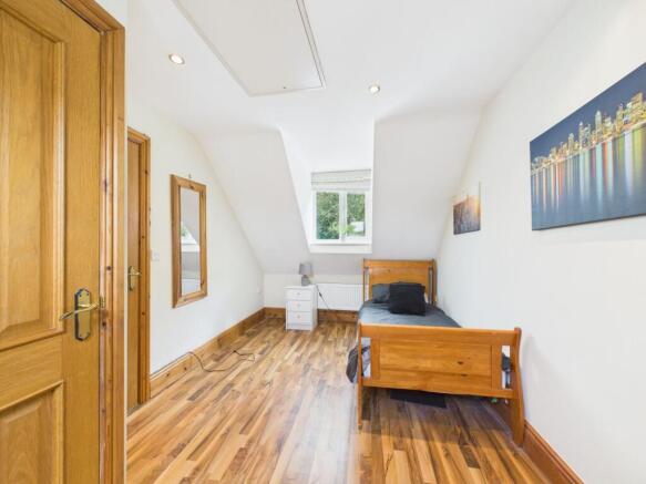 4 bed Semi-Detached for sale Image 12