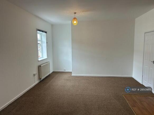 2 bed Flat to rent Image 11