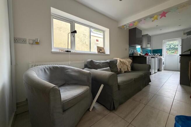 Call 02920 668585 to secure your viewing _3