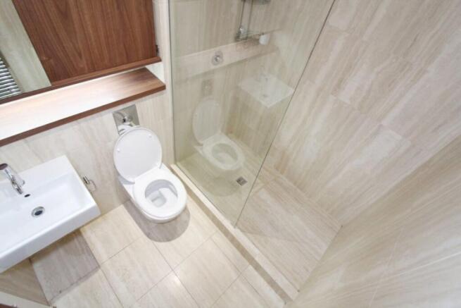 2 bed Flat to rent Image 5