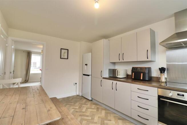 3 bed Semi-Detached for sale Image 10