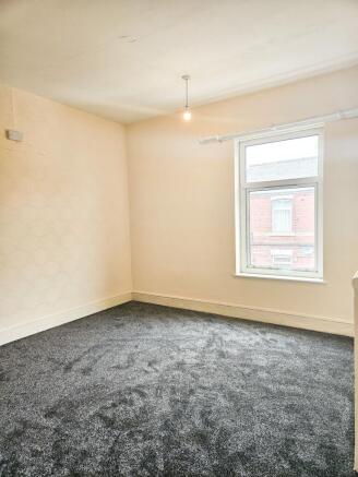 2 bed Terraced to rent Image 5