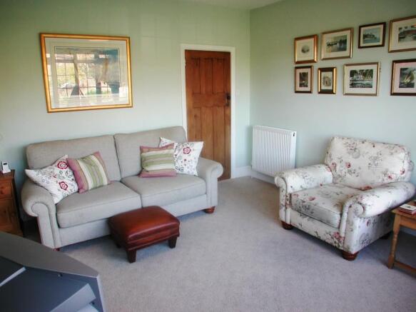 Lounge Pic 1