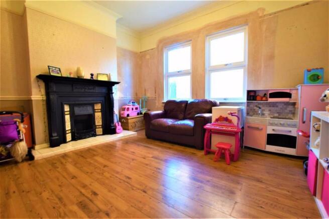 Reception Room/Bedroom