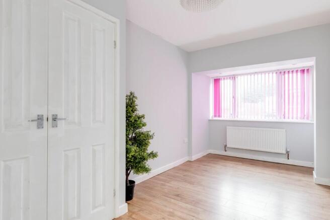 Bed 4 / reception room