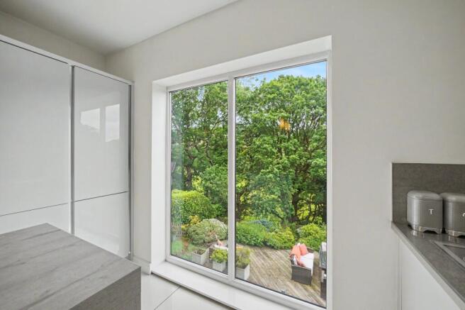 4 bed Detached for sale Image 5