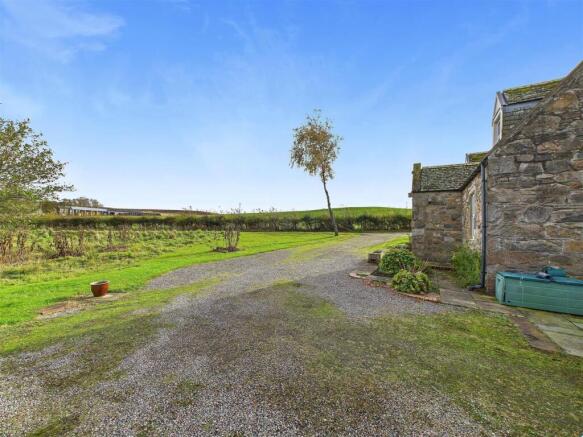 Front Garden, Driveway & Parking