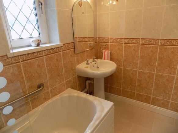 1st Floor Bathroom
