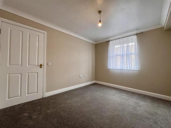 2 bed Apartment to rent Image 6