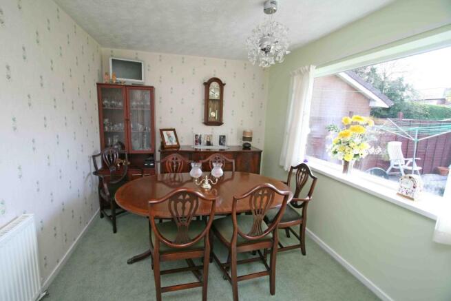 Bed 2 / dining