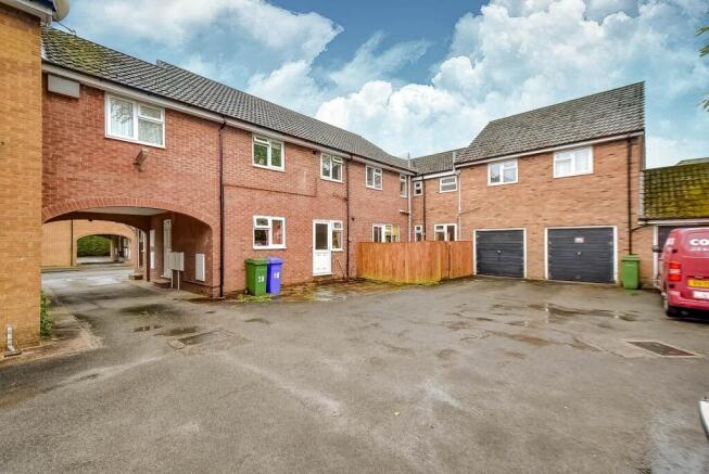 2 bed Terraced to rent Image 9