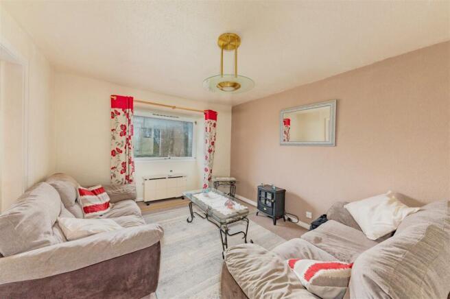 35 Lulworth Court Dundee-4.JPG