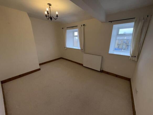 2 bed Terraced to rent Image 6
