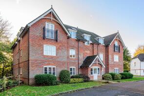 8, Admiral Way, Godalming GU7 1QN