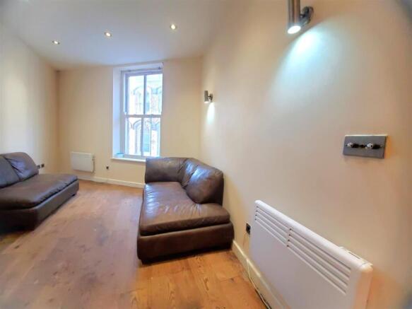 2 bed Apartment for sale Image 7