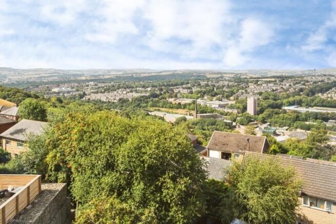 4 bed Detached for sale Image 6