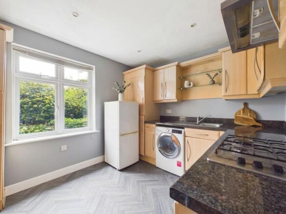 2 bed Flat for sale Image 3