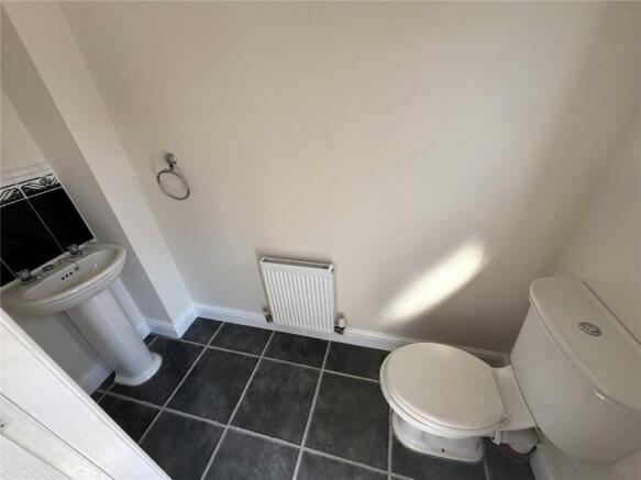 3 bed Terraced to rent Image 4