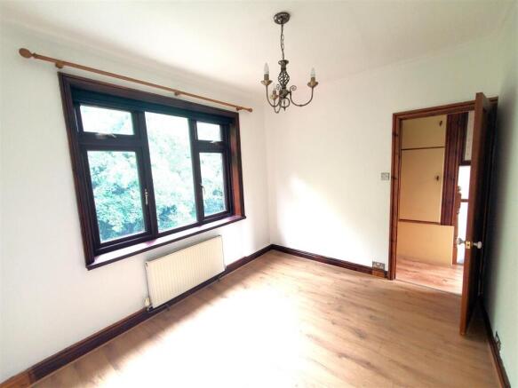 2 bed Terraced to rent Image 6