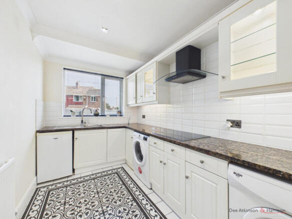 4 bed Detached for sale Image 4