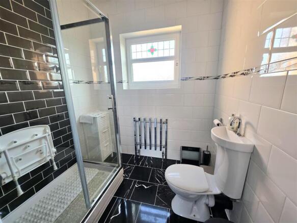 4 bed Semi-Detached for sale Image 8