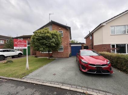 5 Larchwood, Oldham, OL9 9TD