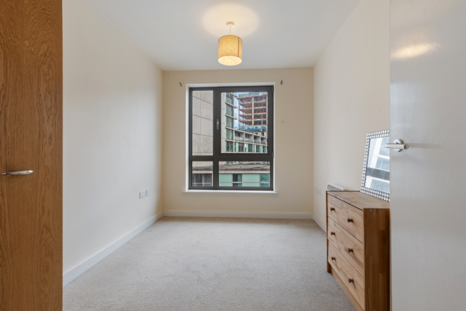 2 bed Apartment to rent Image 11