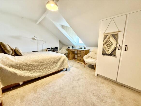 5 bed Semi-Detached for sale Image 10