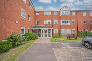 Flat 4, 915 Malvern Court, Warwick Road, Solihull B91 3EP