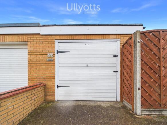 2 bed Semi-Detached Bungalow for sale Image 10