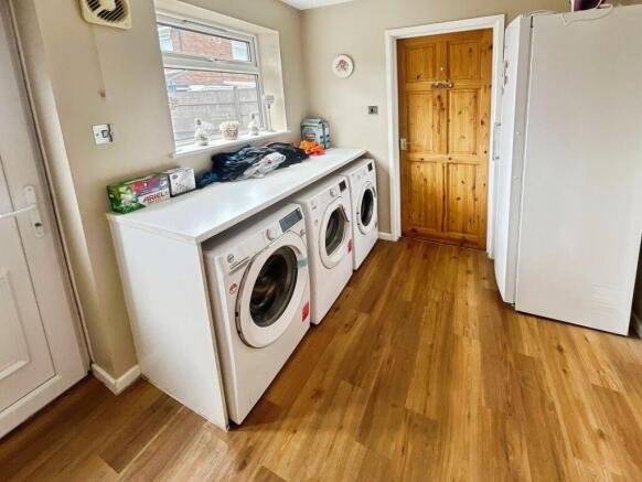 The Grange, Burton-On-Trent, DE14 photo 4