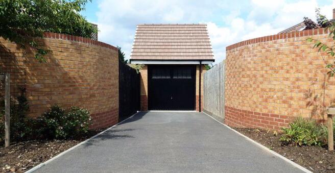 Garage/ Drive 