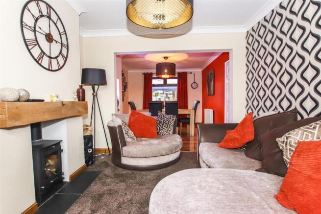 THROUGH LOUNGE / DINER