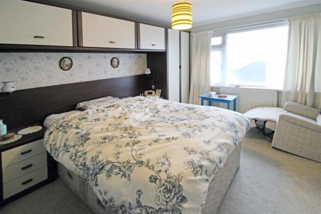 Bed 1.jpg