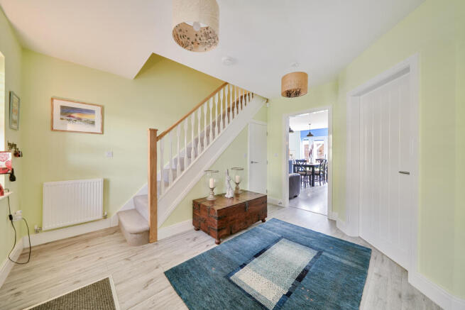 5 bed Detached for sale Image 4