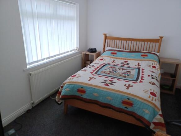 13 Derwent Bed1
