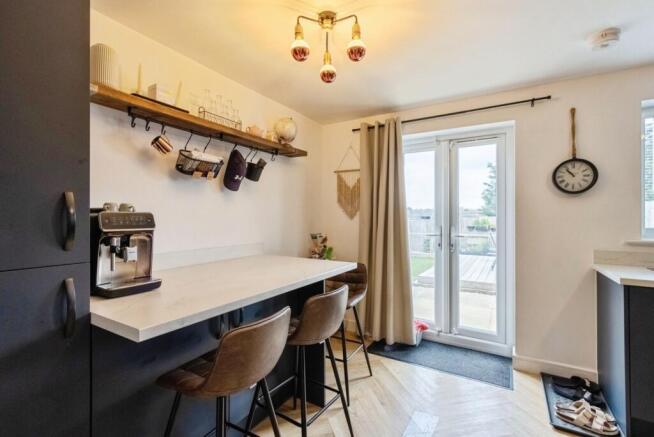 3 bed Semi-Detached for sale Image 6