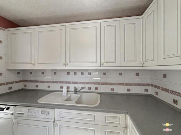 2 bed Flat for sale Image 4