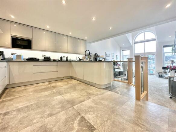 Kitchen.JPG