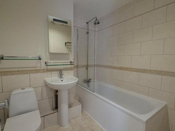 2 bed Flat to rent Image 7