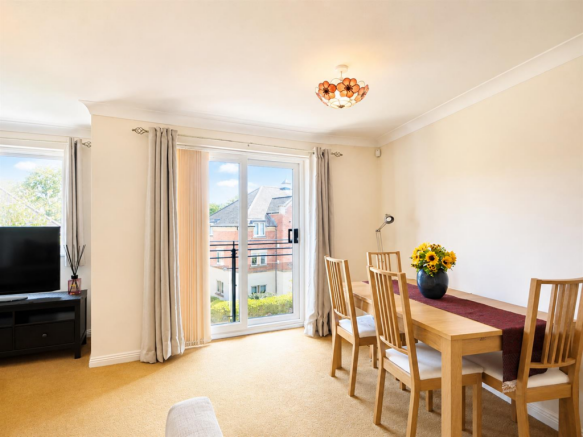 2 bed Apartment for sale Image 3