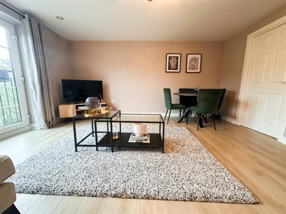 LOUNGE DINING ROOM