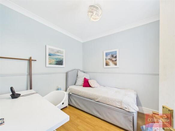 5 bed Detached for sale Image 11