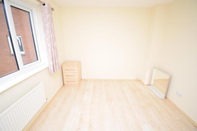 2 bed Semi-Detached to rent Image 11