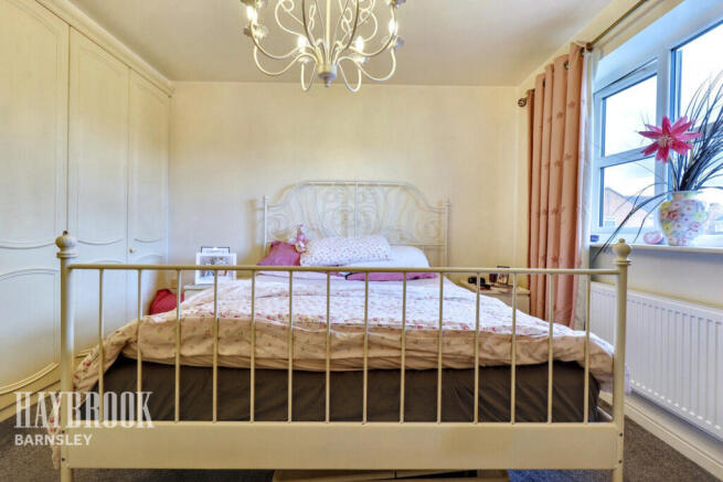 4 bed Detached for sale Image 12