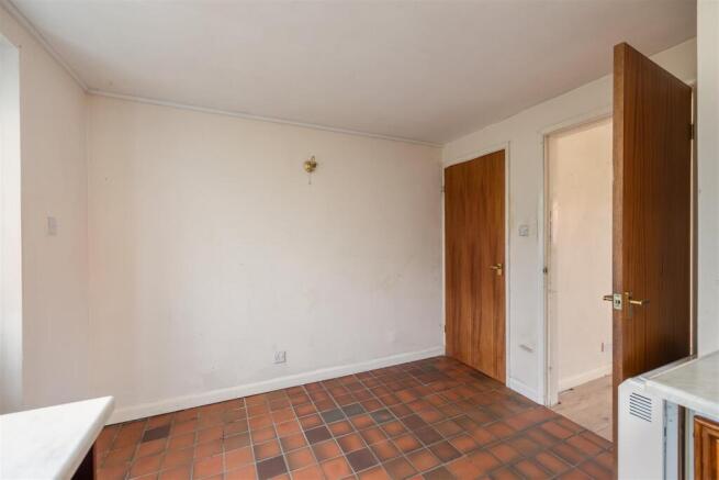 Warren Cottages 2 Kitchen-4.jpg